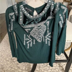 EUC International Concepts Embroidered Velvet Green Top, M